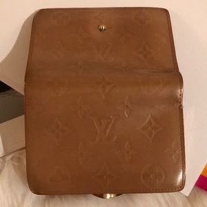 💯% Authentic Louis Vuitton French Vernis Wallet.
